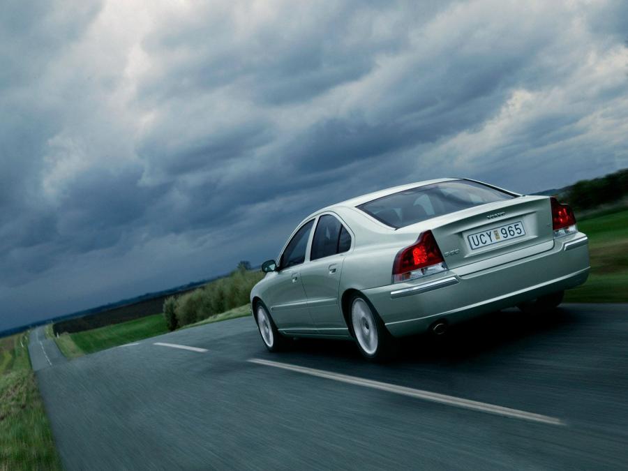  Volvo S60 T5 2005 года  (фото 5 из 9)